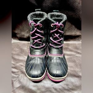 Big girls size 6 or womens size 8 Sorel waterproof snow boots